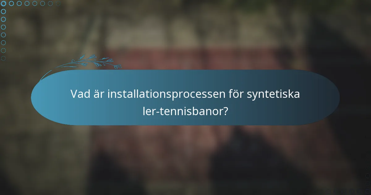 Vad är installationsprocessen för syntetiska ler-tennisbanor?